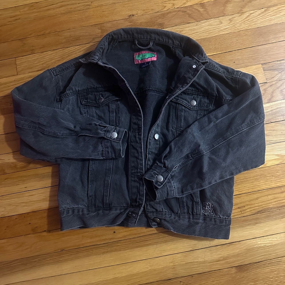 Selling great denim jacket, barely used. Stylish and cool!